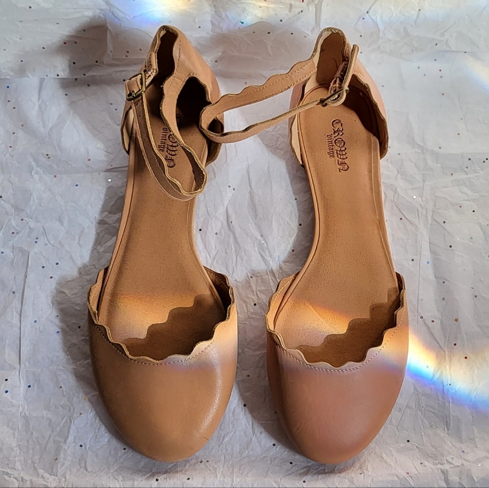 Crown Vintage Flats